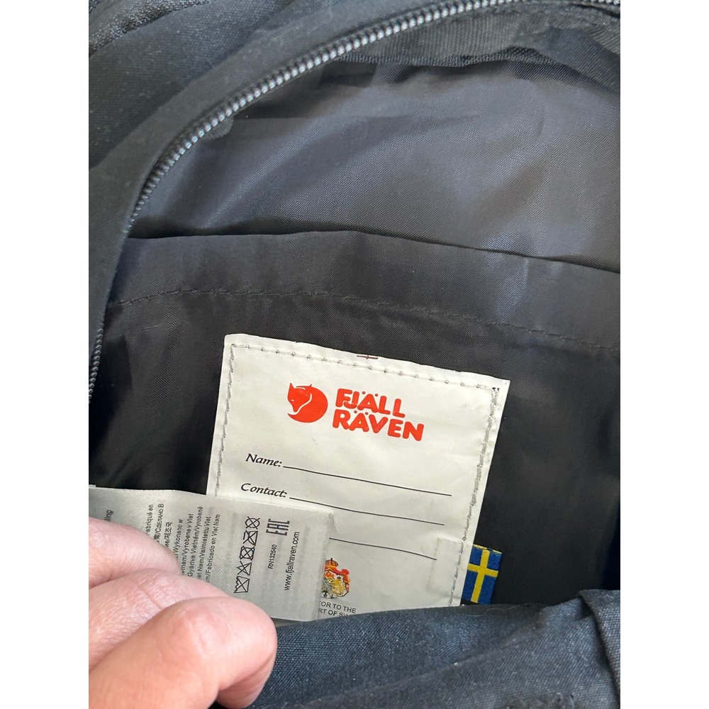 Fjallraven Kanken Black Mini sling Crossbody Shoulder Bag Convertible
Gorpcore - Picture 10 of 11